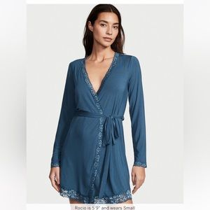 NWT VICTORIA SECRET BLUE MODAL LACE TRIM ROBE . SIZE MEDIUM /LARGE .